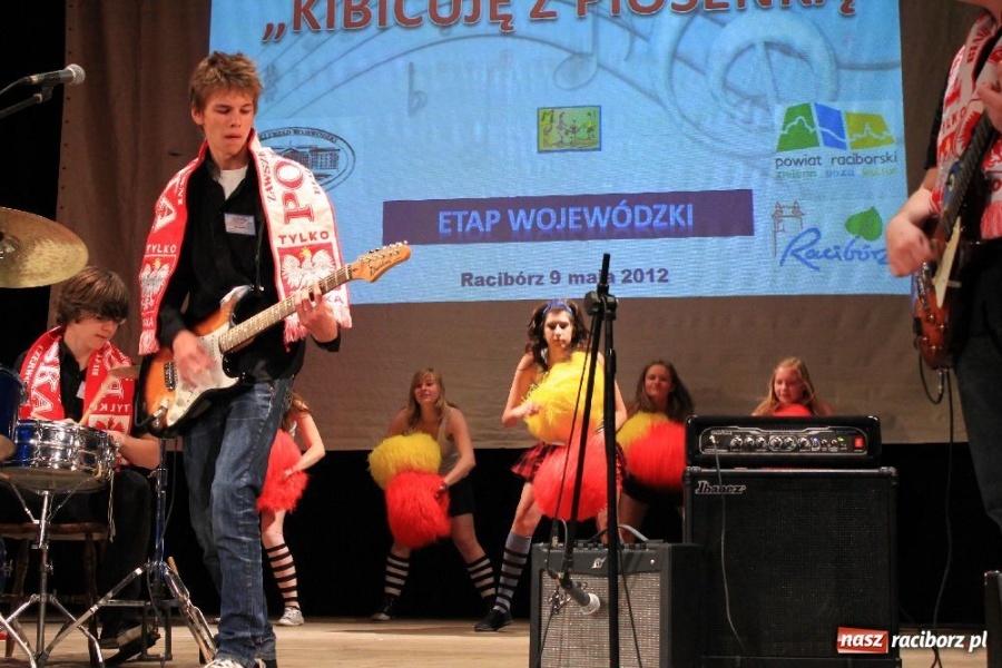 Zdjęcie w galerii na portalu naszraciborz.pl: W Strzesze kibicowali śpiewająco wiadomości z regionu