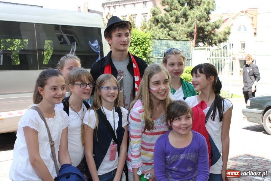 Zdjęcie w galerii na portalu naszraciborz.pl: W Strzesze kibicowali śpiewająco wiadomości z regionu