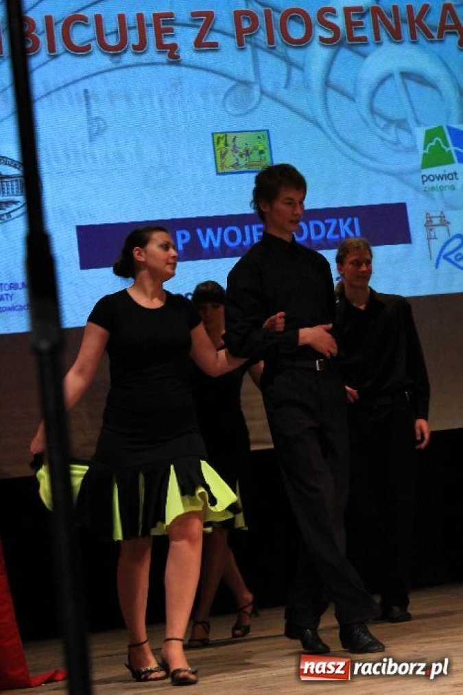 Zdjęcie w galerii na portalu naszraciborz.pl: W Strzesze kibicowali śpiewająco wiadomości z regionu