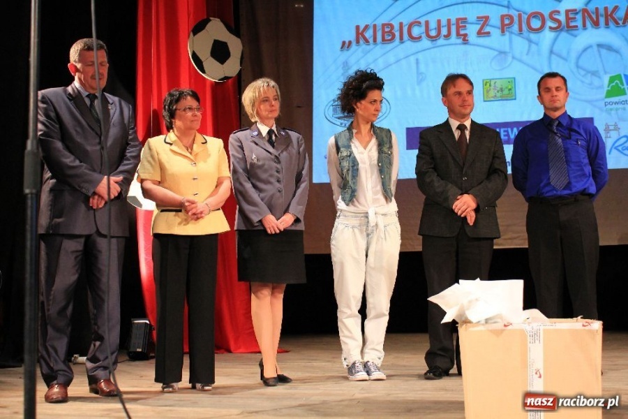 Zdjęcie w galerii na portalu naszraciborz.pl: W Strzesze kibicowali śpiewająco wiadomości z regionu