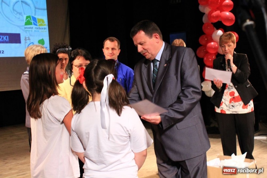 Zdjęcie w galerii na portalu naszraciborz.pl: W Strzesze kibicowali śpiewająco wiadomości z regionu