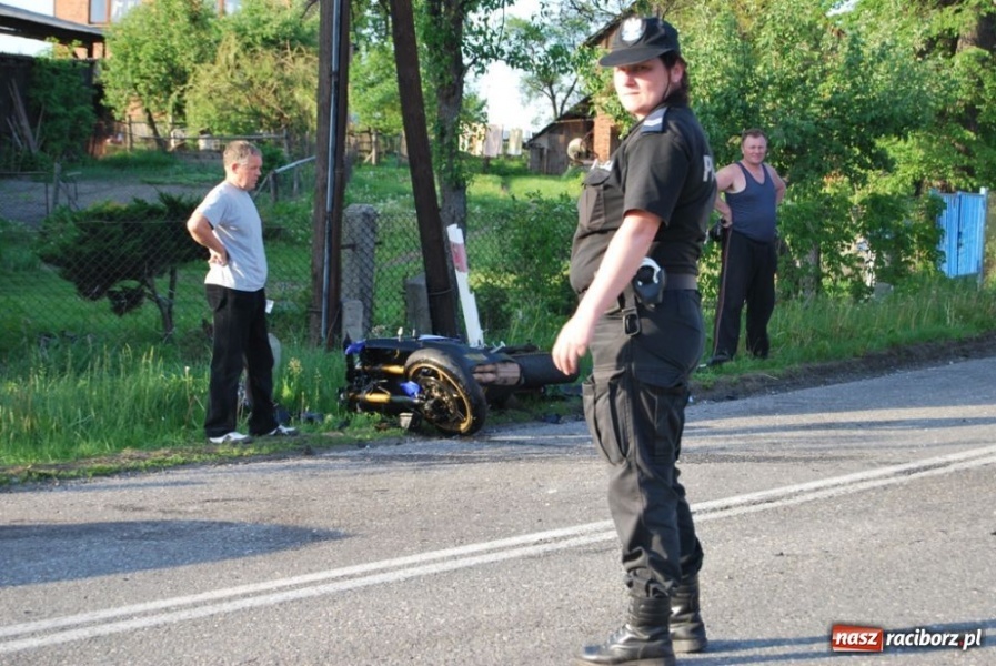 Zdjęcie w galerii na portalu naszraciborz.pl: Motocyklista cudem wyszedł bez szwanku wiadomości z regionu