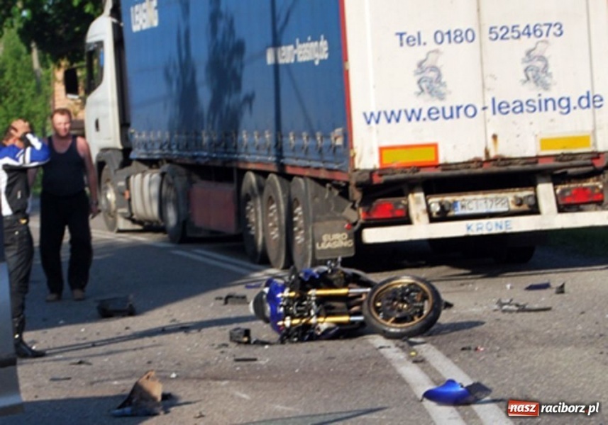 Zdjęcie w galerii na portalu naszraciborz.pl: Motocyklista cudem wyszedł bez szwanku wiadomości z regionu