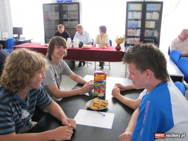 Zdjęcie w galerii na portalu naszraciborz.pl: Wiedzą wszystko o piłce nożnej wiadomości z regionu