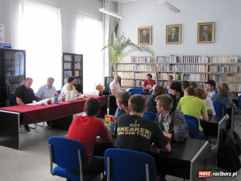 Zdjęcie w galerii na portalu naszraciborz.pl: Wiedzą wszystko o piłce nożnej wiadomości z regionu