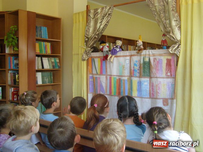 Zdjęcie w galerii na portalu naszraciborz.pl: Książka lekarstwem na nudę wiadomości z regionu