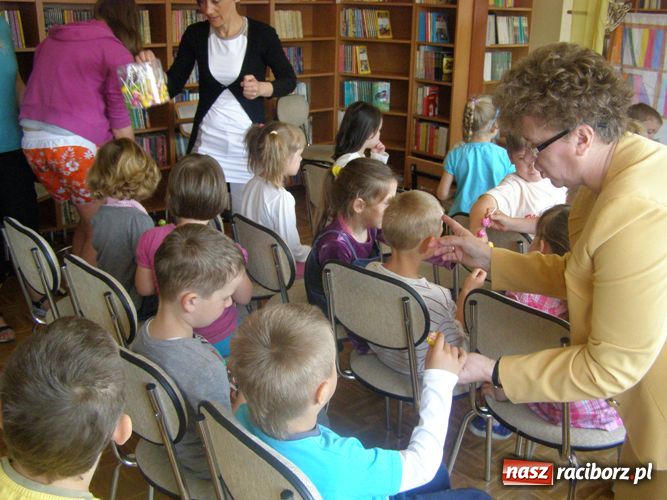 Zdjęcie w galerii na portalu naszraciborz.pl: Książka lekarstwem na nudę wiadomości z regionu