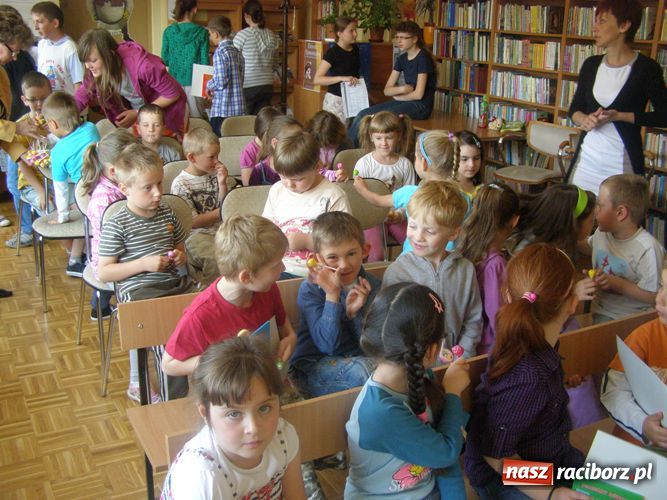 Zdjęcie w galerii na portalu naszraciborz.pl: Książka lekarstwem na nudę wiadomości z regionu