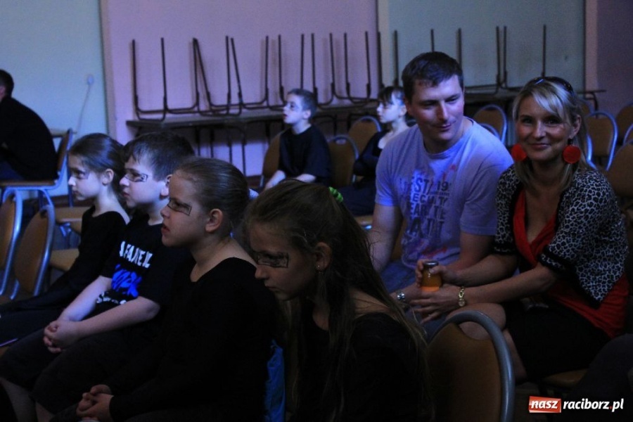 Zdjęcie w galerii na portalu naszraciborz.pl: Kozy i barany na scenie w Krzanowicach wiadomości z regionu