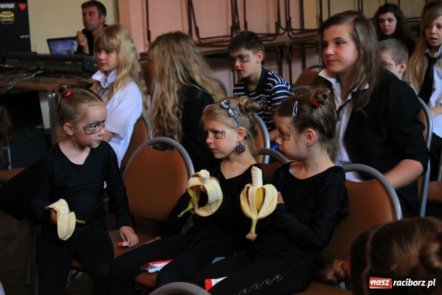 Zdjęcie w galerii na portalu naszraciborz.pl: Kozy i barany na scenie w Krzanowicach wiadomości z regionu