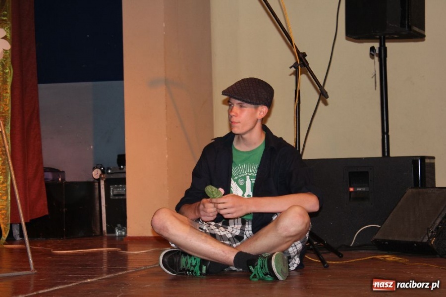 Zdjęcie w galerii na portalu naszraciborz.pl: Kozy i barany na scenie w Krzanowicach wiadomości z regionu