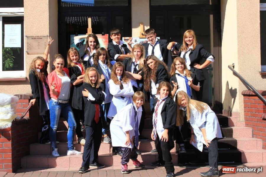 Zdjęcie w galerii na portalu naszraciborz.pl: Kozy i barany na scenie w Krzanowicach wiadomości z regionu