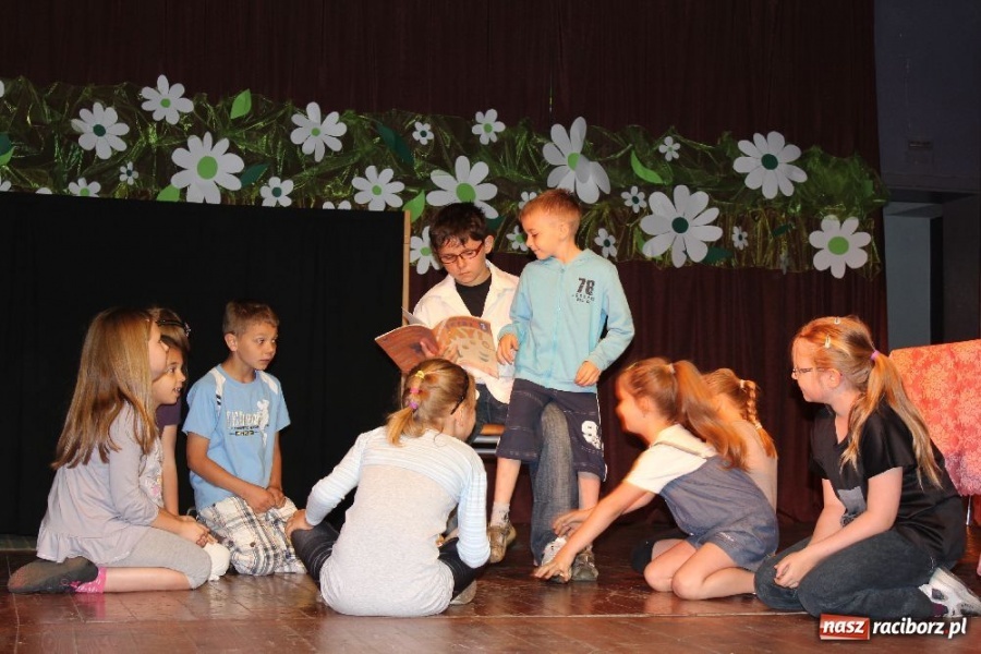 Zdjęcie w galerii na portalu naszraciborz.pl: Kozy i barany na scenie w Krzanowicach wiadomości z regionu