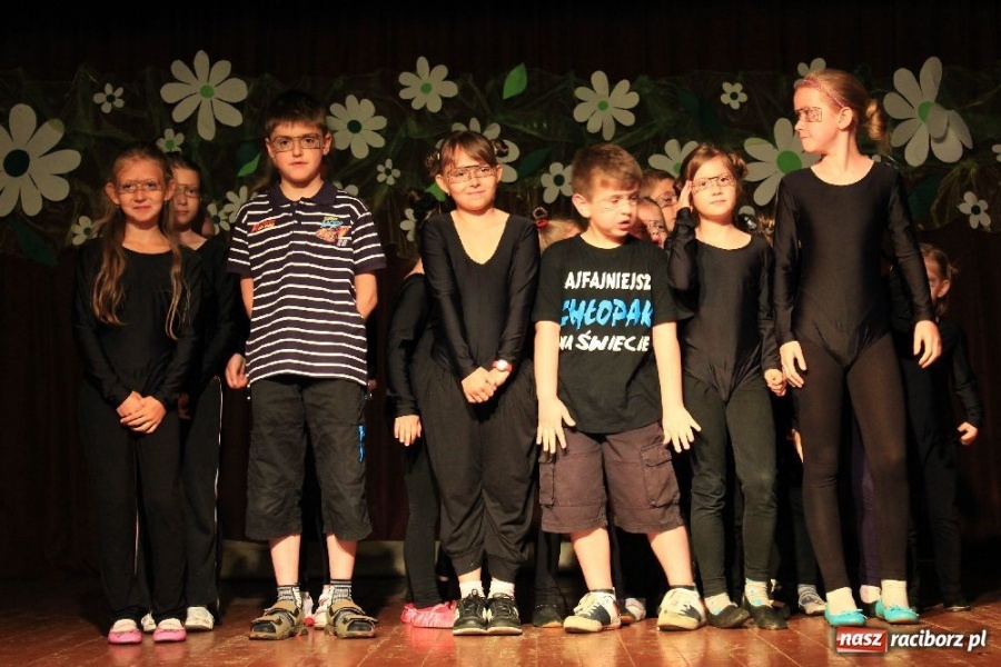 Zdjęcie w galerii na portalu naszraciborz.pl: Kozy i barany na scenie w Krzanowicach wiadomości z regionu