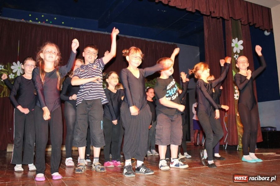 Zdjęcie w galerii na portalu naszraciborz.pl: Kozy i barany na scenie w Krzanowicach wiadomości z regionu