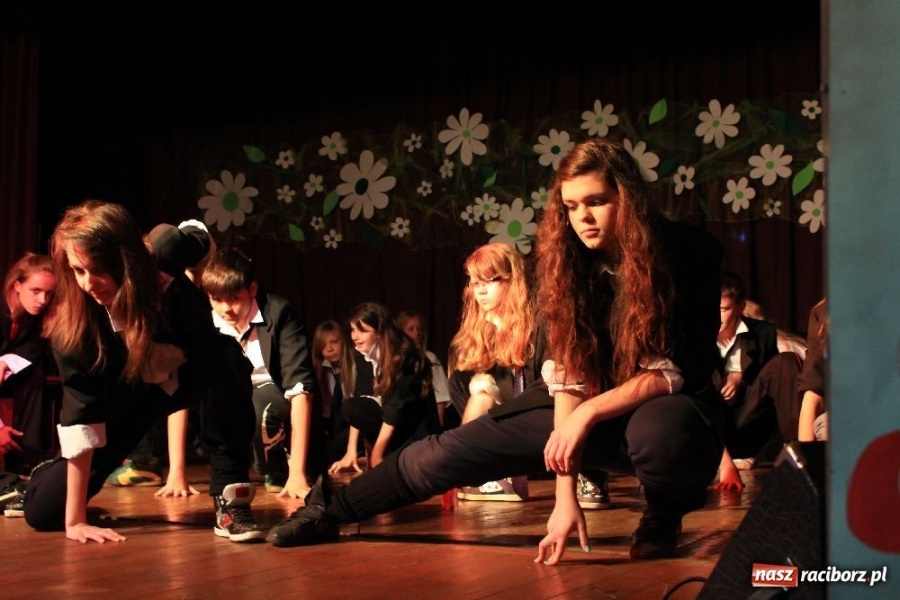 Zdjęcie w galerii na portalu naszraciborz.pl: Kozy i barany na scenie w Krzanowicach wiadomości z regionu