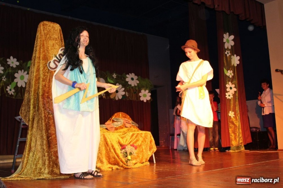 Zdjęcie w galerii na portalu naszraciborz.pl: Kozy i barany na scenie w Krzanowicach wiadomości z regionu