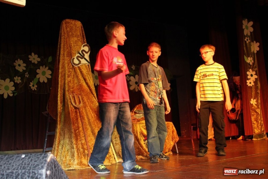 Zdjęcie w galerii na portalu naszraciborz.pl: Kozy i barany na scenie w Krzanowicach wiadomości z regionu