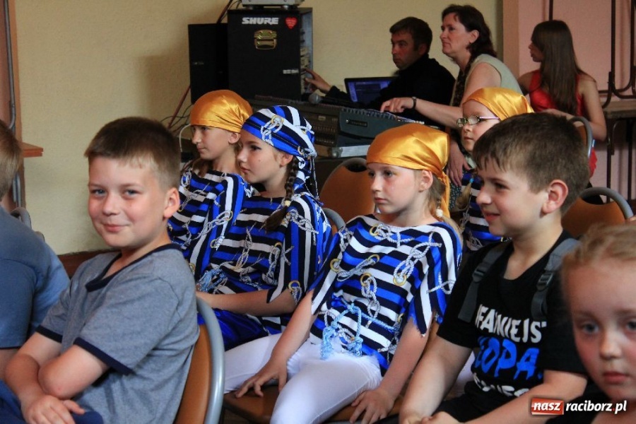 Zdjęcie w galerii na portalu naszraciborz.pl: Kozy i barany na scenie w Krzanowicach wiadomości z regionu