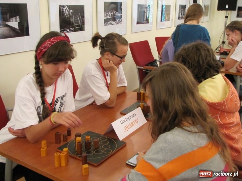 Zdjęcie w galerii na portalu naszraciborz.pl: Ułożył kostkę Rubika jedną ręką wiadomości z regionu