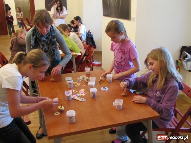 Zdjęcie w galerii na portalu naszraciborz.pl: Ułożył kostkę Rubika jedną ręką wiadomości z regionu