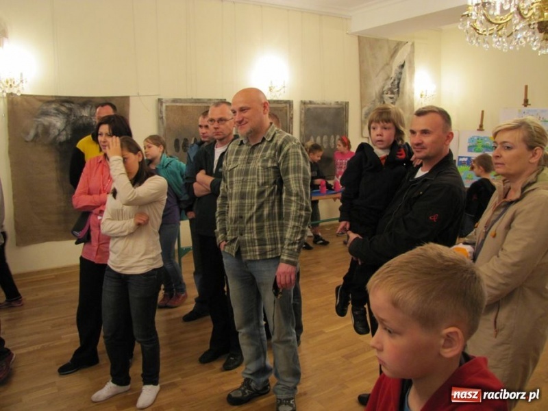 Zdjęcie w galerii na portalu naszraciborz.pl: Ułożył kostkę Rubika jedną ręką wiadomości z regionu