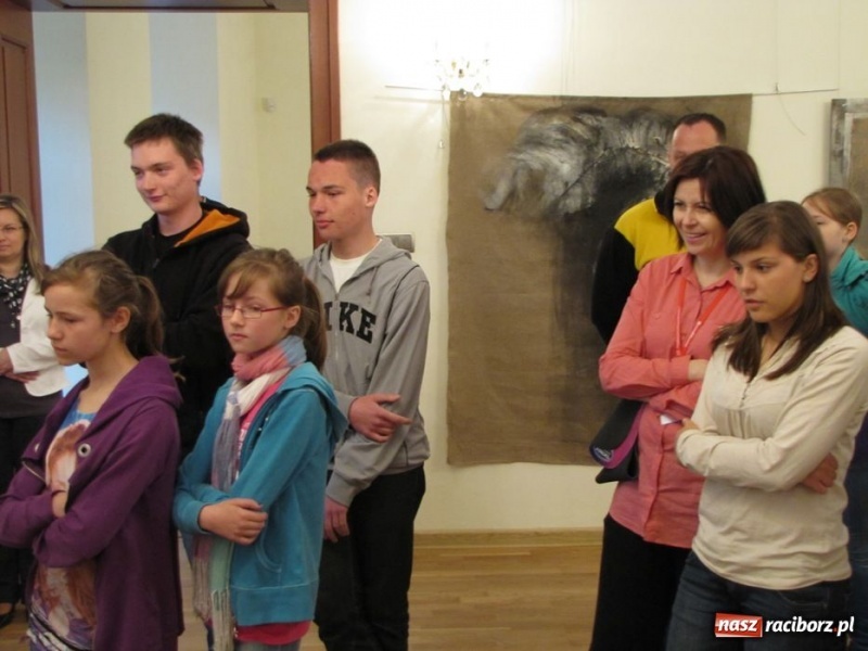 Zdjęcie w galerii na portalu naszraciborz.pl: Ułożył kostkę Rubika jedną ręką wiadomości z regionu