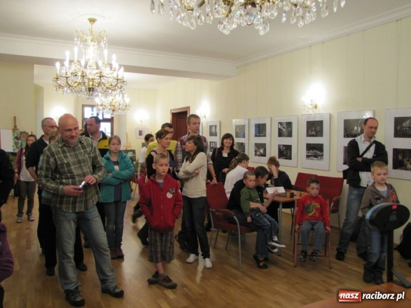 Zdjęcie w galerii na portalu naszraciborz.pl: Ułożył kostkę Rubika jedną ręką wiadomości z regionu