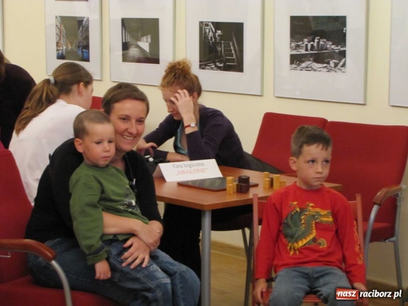 Zdjęcie w galerii na portalu naszraciborz.pl: Ułożył kostkę Rubika jedną ręką wiadomości z regionu