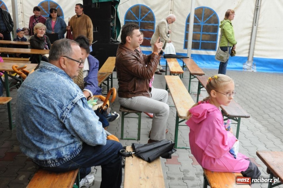 Zdjęcie w galerii na portalu naszraciborz.pl: Deszcz nie odstraszył zwiedzających wiadomości z regionu