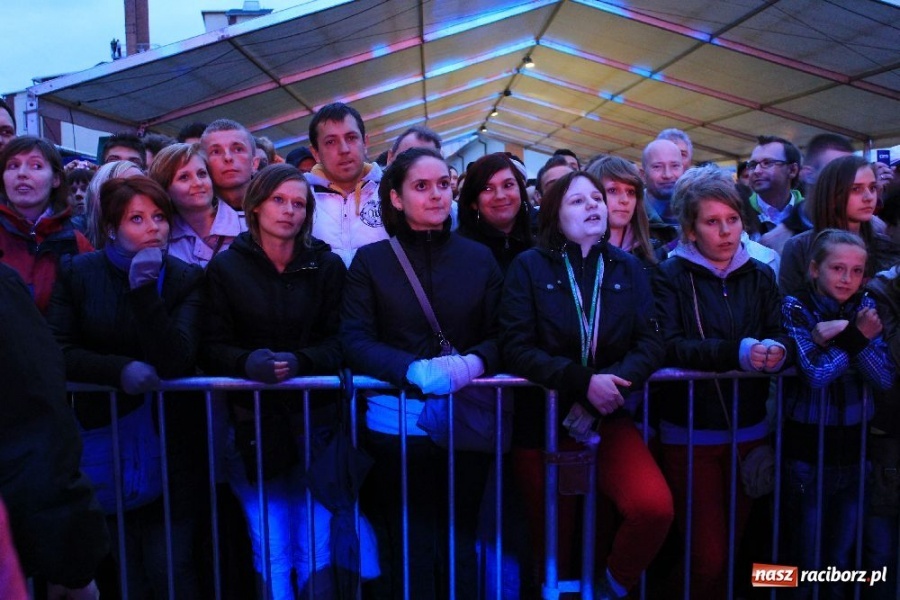 Zdjęcie w galerii na portalu naszraciborz.pl: Piasek wystąpił w Pietrowicach wiadomości z regionu