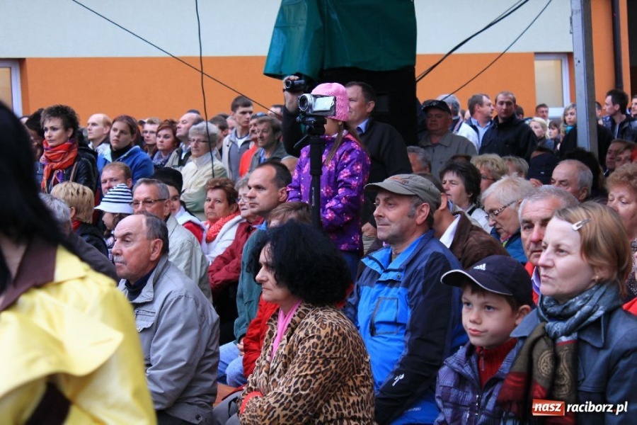 Zdjęcie w galerii na portalu naszraciborz.pl: Piasek wystąpił w Pietrowicach wiadomości z regionu