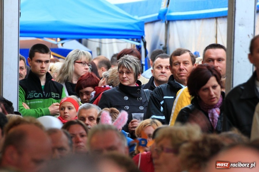 Zdjęcie w galerii na portalu naszraciborz.pl: Piasek wystąpił w Pietrowicach wiadomości z regionu