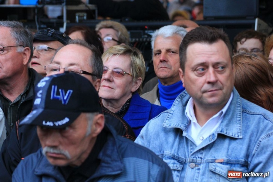 Zdjęcie w galerii na portalu naszraciborz.pl: Piasek wystąpił w Pietrowicach wiadomości z regionu