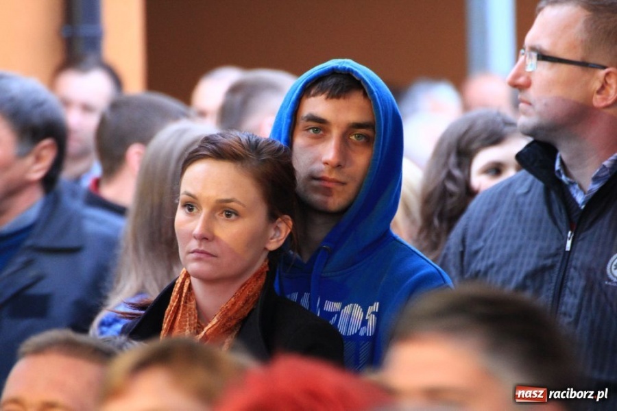 Zdjęcie w galerii na portalu naszraciborz.pl: Piasek wystąpił w Pietrowicach wiadomości z regionu