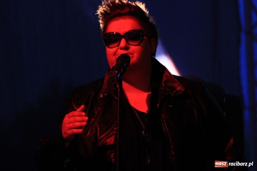 Zdjęcie w galerii na portalu naszraciborz.pl: Piasek wystąpił w Pietrowicach wiadomości z regionu