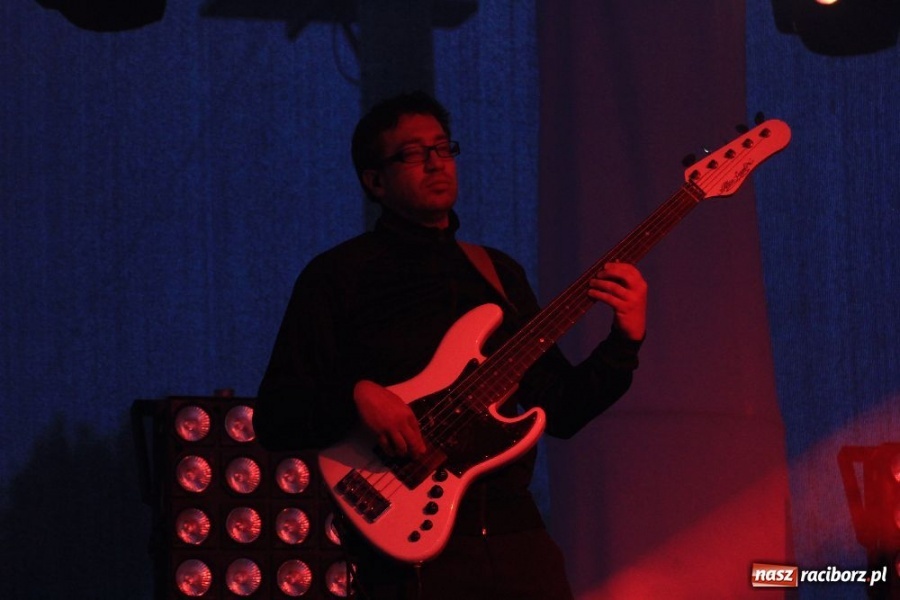 Zdjęcie w galerii na portalu naszraciborz.pl: Piasek wystąpił w Pietrowicach wiadomości z regionu