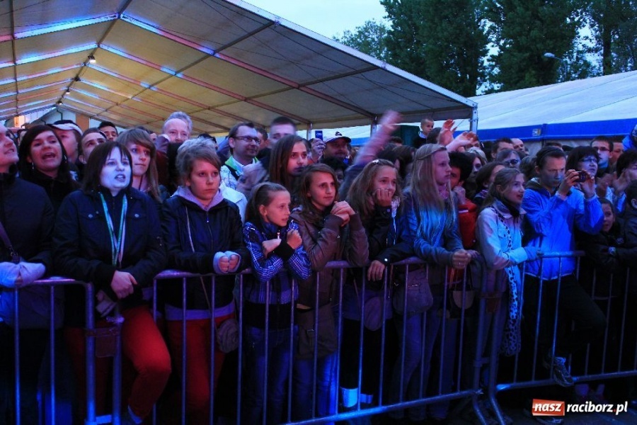 Zdjęcie w galerii na portalu naszraciborz.pl: Piasek wystąpił w Pietrowicach wiadomości z regionu