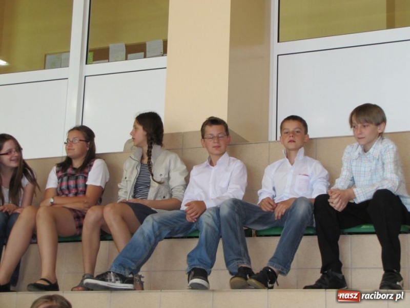 Zdjęcie w galerii na portalu naszraciborz.pl: Szkoła w Rudniku uczciła patrona wiadomości z regionu