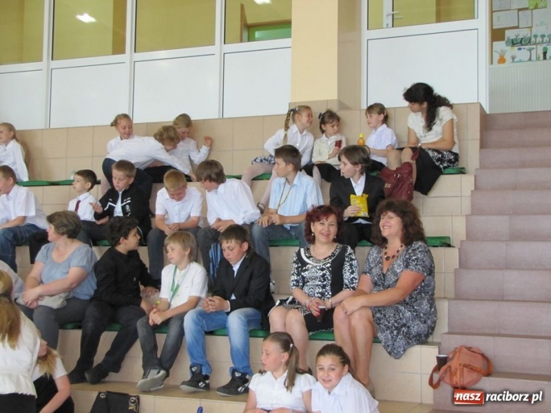 Zdjęcie w galerii na portalu naszraciborz.pl: Szkoła w Rudniku uczciła patrona wiadomości z regionu