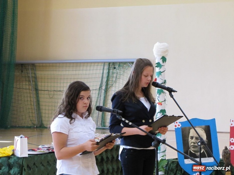 Zdjęcie w galerii na portalu naszraciborz.pl: Szkoła w Rudniku uczciła patrona wiadomości z regionu