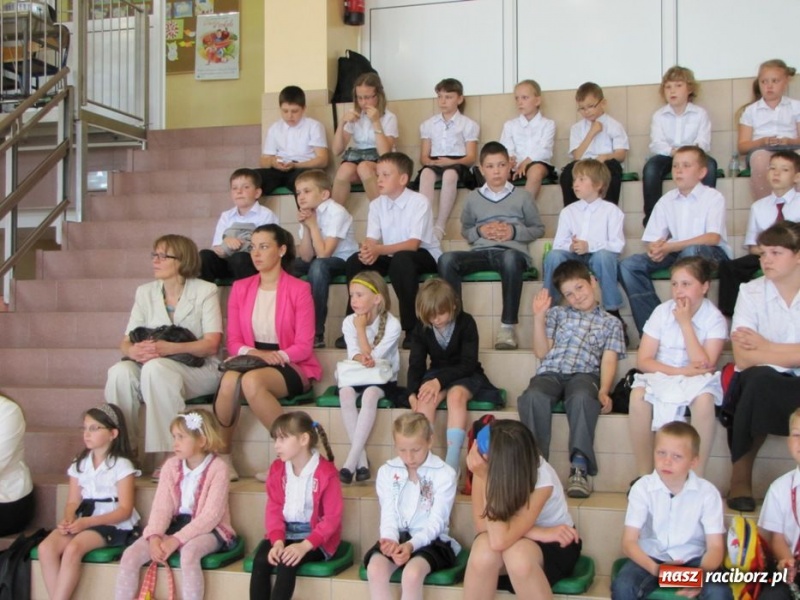 Zdjęcie w galerii na portalu naszraciborz.pl: Szkoła w Rudniku uczciła patrona wiadomości z regionu