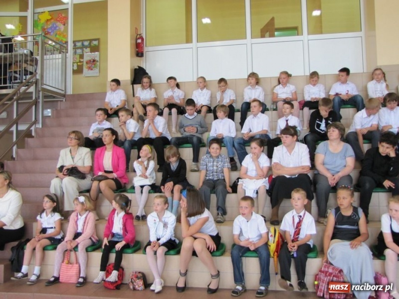 Zdjęcie w galerii na portalu naszraciborz.pl: Szkoła w Rudniku uczciła patrona wiadomości z regionu