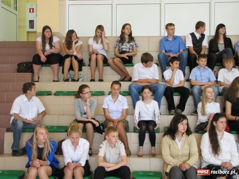 Zdjęcie w galerii na portalu naszraciborz.pl: Szkoła w Rudniku uczciła patrona wiadomości z regionu