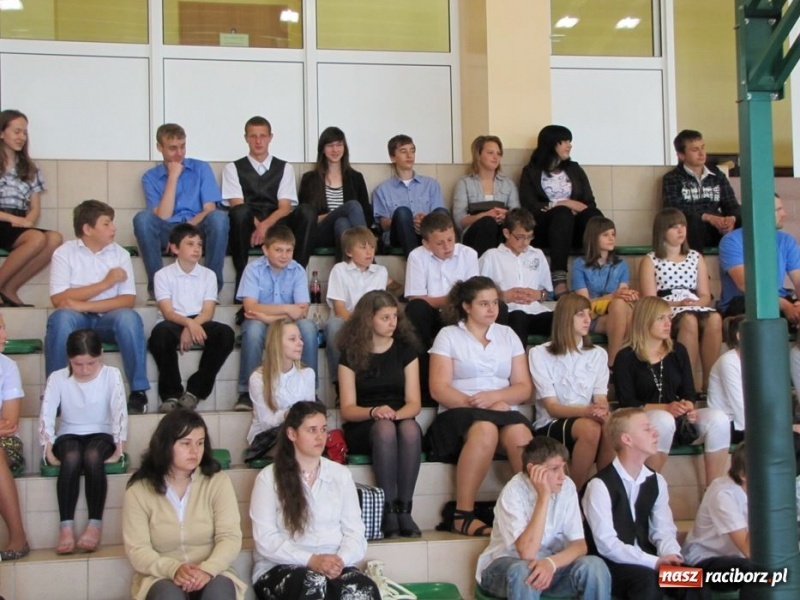 Zdjęcie w galerii na portalu naszraciborz.pl: Szkoła w Rudniku uczciła patrona wiadomości z regionu