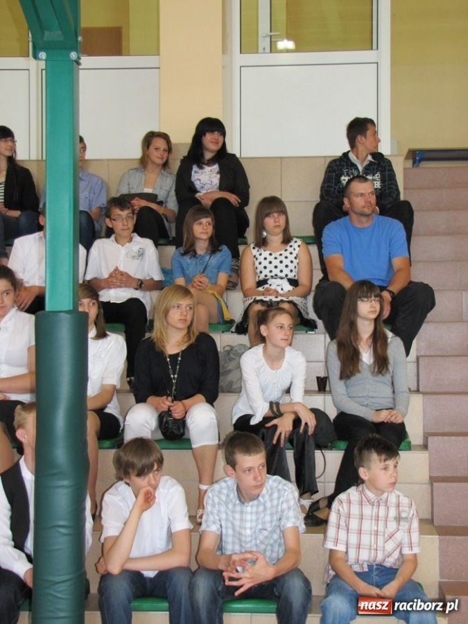 Zdjęcie w galerii na portalu naszraciborz.pl: Szkoła w Rudniku uczciła patrona wiadomości z regionu