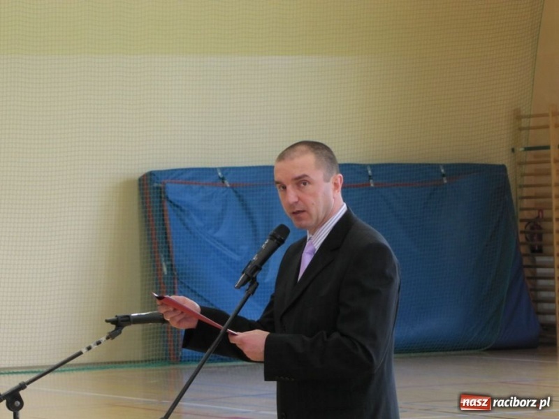 Zdjęcie w galerii na portalu naszraciborz.pl: Szkoła w Rudniku uczciła patrona wiadomości z regionu