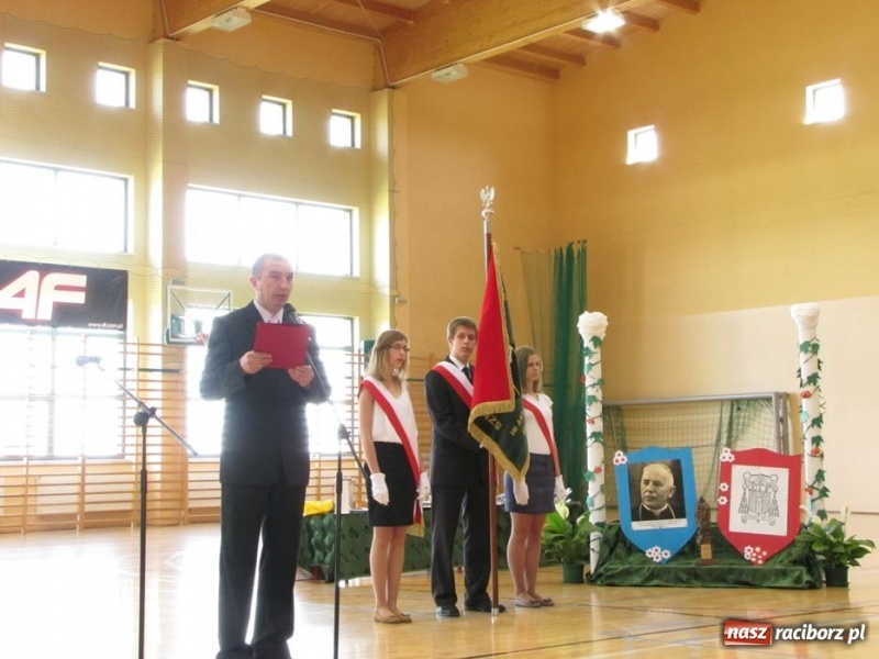 Zdjęcie w galerii na portalu naszraciborz.pl: Szkoła w Rudniku uczciła patrona wiadomości z regionu