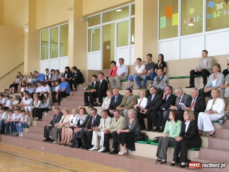 Zdjęcie w galerii na portalu naszraciborz.pl: Szkoła w Rudniku uczciła patrona wiadomości z regionu