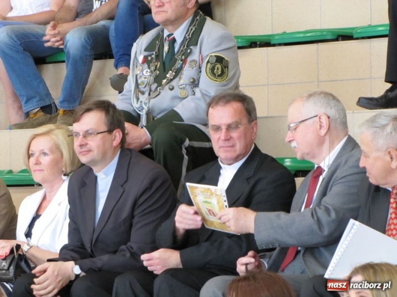 Zdjęcie w galerii na portalu naszraciborz.pl: Szkoła w Rudniku uczciła patrona wiadomości z regionu